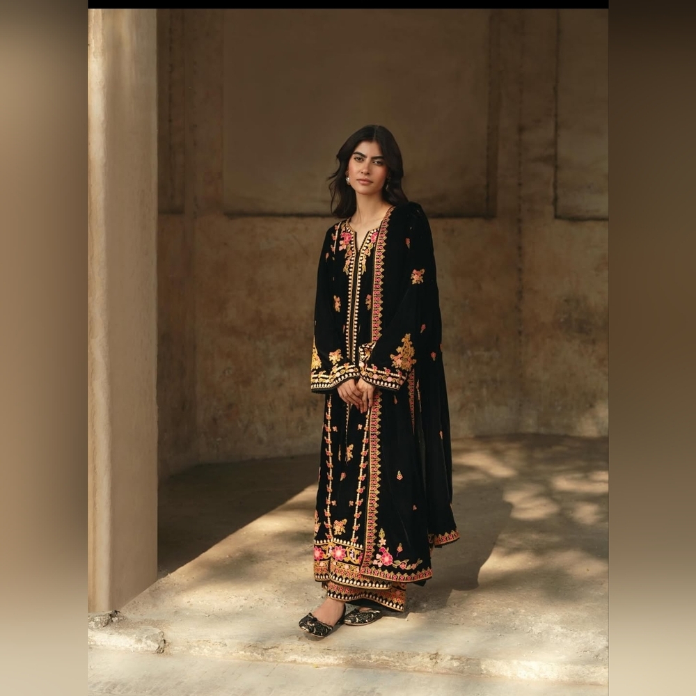 Agha Noor Formal Velvet 3pc Suit
